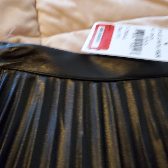 Skirt - Picture 3 of 4